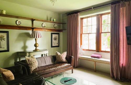 Reidochie Stables luxury haven overlooking garden - Photo 21