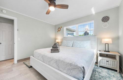 Boho Tiki Villa w Heated Saltwater Pool, King Beds & 6TVs - Photo 13