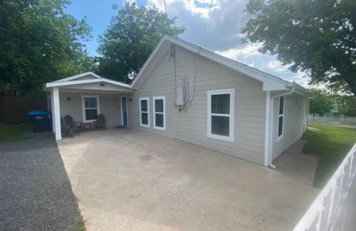 StockYards! Less than 4 minutes-Sleeps 8-Lee House - Foto 12