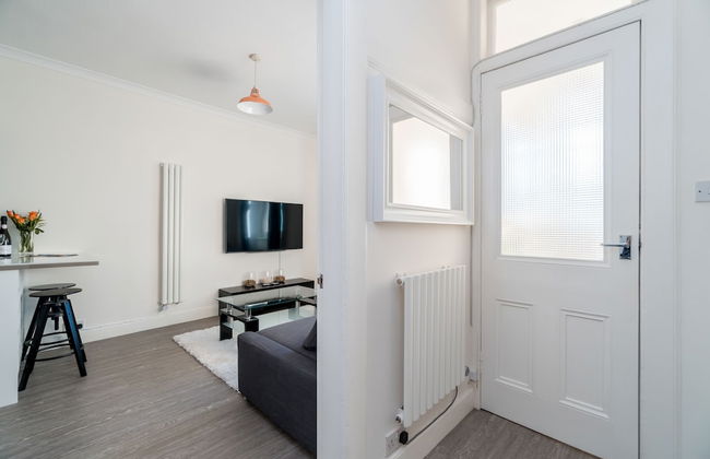 Silver Lining Charming Meadowbank Flat - Photo 14