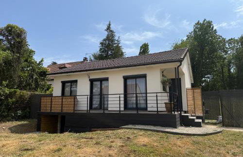 Le Balcon petit extérieur Idéal familles & couples à 10 min Disneyland Paris avec lit Queen size & parking privé - Foto 1