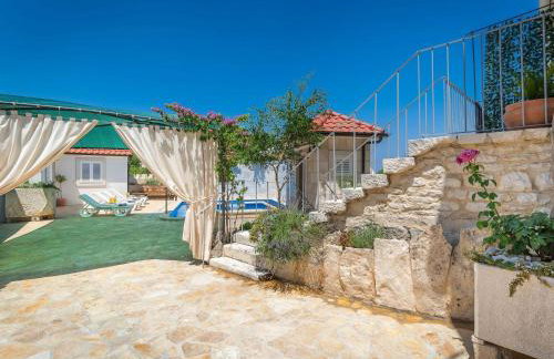 Holiday home krika -Three Bedroom Home with heated Pool and Jacuzzi - Foto 2