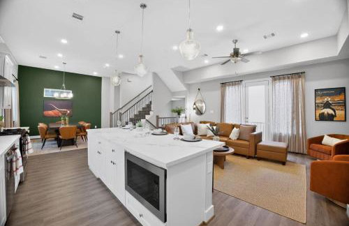 Modern EaDo Stay - 3BR Townhome w Private Deck - Foto 16