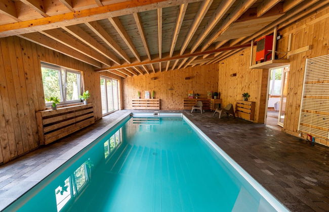 Mansion With Pool & Bar - Photo 22