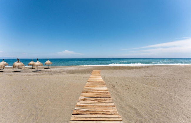 Beachfront Apartment -don Juan Manilva - Photo 25