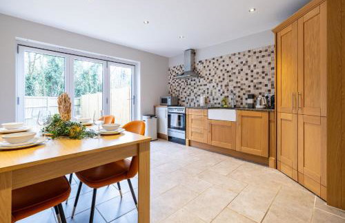 Shenley House- Premium Stay, Private Parking for multiple cars, Sleeps 6, 2 Bedroom, 2 Ensuites, Central MK - Foto 29