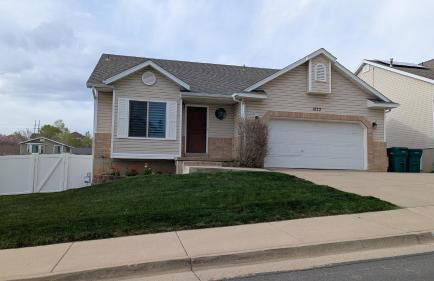 Beautiful Large Residential Home - Photo 18