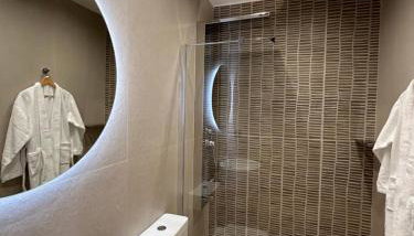 GLEN Premium Stays - Foto 2, towels, Shower