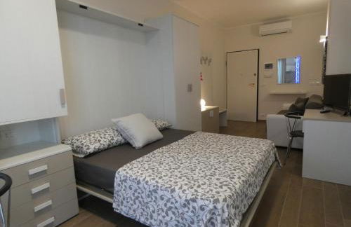 Metro Apartment - Photo 14