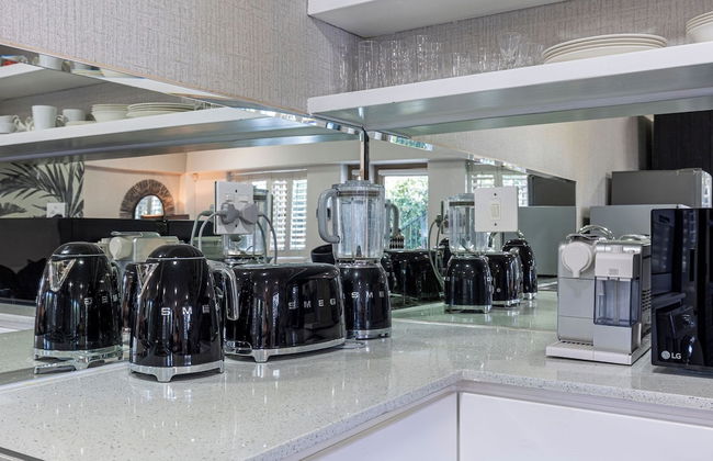 Clifton YOLO Spaces – Clifton Mansion Villa - Photo 63