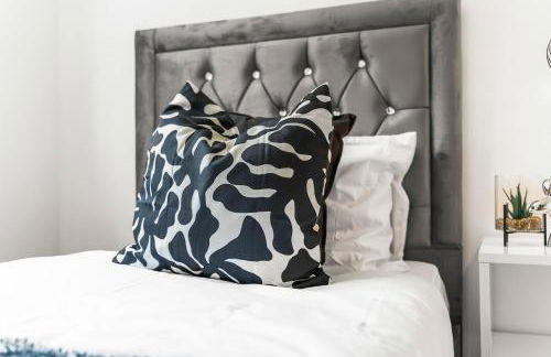 Spacious 3-Bed Home, Parking, Garden, Sleeps 7 - Foto 21