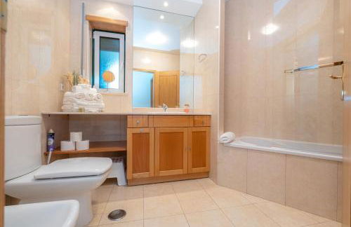 Atlantic Ocean 2BDR with Pool by LovelyStay - Foto 24