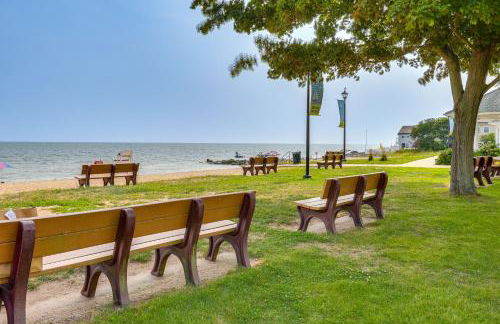 Walk to Beaches Sunny East Haven Home with Grill - Foto 32