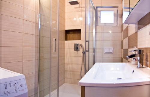 Apartments Foric Rab with Heated Pool, Sauna & Gym - Photo 55