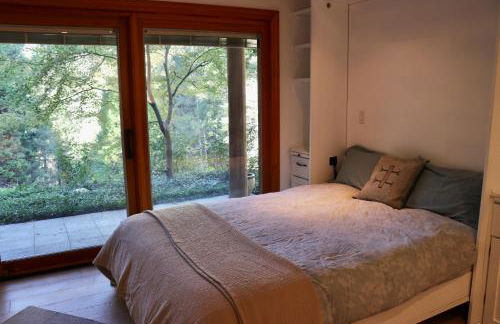 Lux, designer 8-acre retreat with private creek - Foto 48