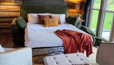 A Novel Stay 3 bed 2 bath log cabin in Shelbyville, IL - Foto 4