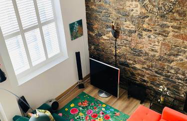 Luxury 1 Bedroom Duplex with Free Parking - Foto 10