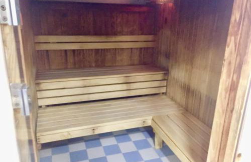 RIVER CLYDE VIEWS - PRIVATE & SPACIOUS APARTMENT - Photo 40