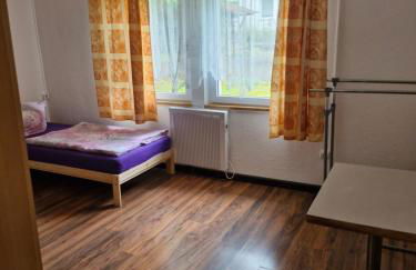Bungalow 2 - 4-Raum-Wohnung mit Küche und 2 WC Duschen in Ohrdruf-Crawinkel - Photo 12