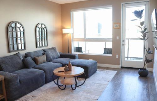 Urban Chic Home 10 Min from Disneyland With Pool & GYM - Foto 1