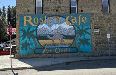 Cabin and Casita Near Rosyln and Suncadia Hot Tub, Game Room, Firepit, Sleeps 11 - Photo 14