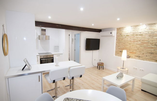 Thaibus Apartments by Hoom - Photo 1