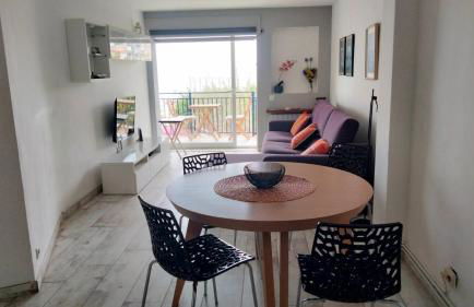 Beachfront Apartment with Sea Views & Private Parking - Foto 12