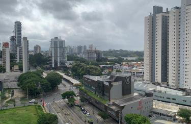 1103- Apartamento Encantador, amplo e decorado, mobiliario moderno, cozinha completa com utensílios , Excelente vista da cidade e localização privelegiada no bairro Bigorrilho - Photo 12