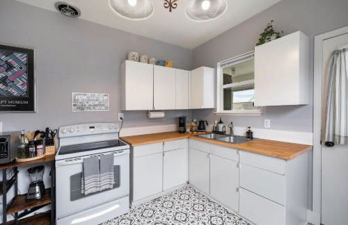 King Bed, Near DT and Best Restaurants, Pets OK! - Foto 40