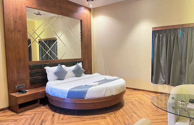 The Saroja Grand Villa Resorts - Photo 9