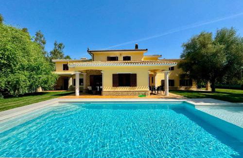 Villa With Pool - Foto 1