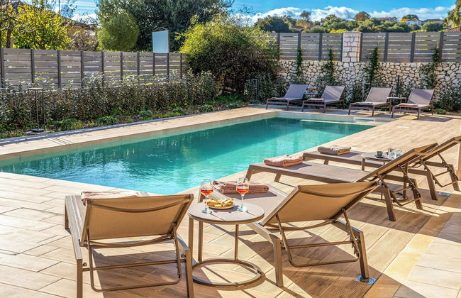 Classic Villa - Photo 6