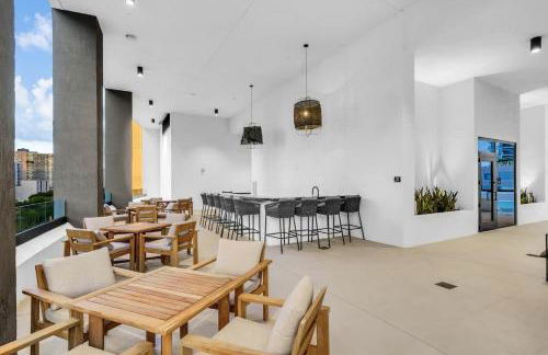 Modern Downtown Condo with Pool Gym BBQ Game Room CoWorking Spaces - Foto 9