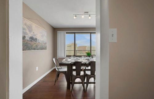 Boutique DCA Unit-Sleeps 7-Free Parking-Great Spot - Foto 2