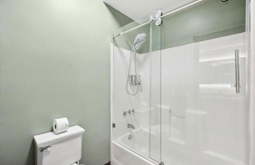 The Perfect Holiday Getaway 5BR 4BA with Pool and Hot Tub - Photo 32