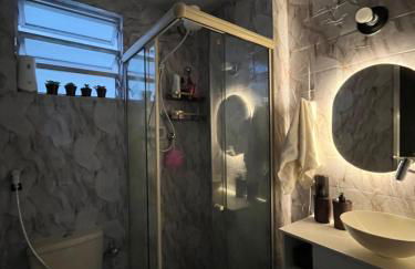 Quarto com ar condicionado em apt compartilhado e estacionamento grátis - Foto 8