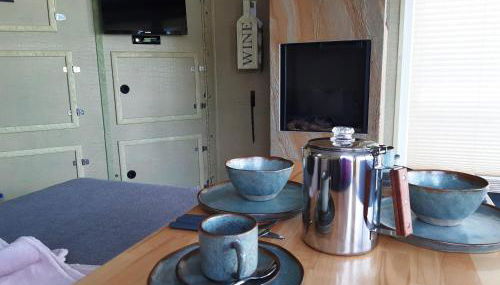 Traumhaus auf dem Wasser – Modernisiertes Hausboot 13 x 4 m - Foto 4