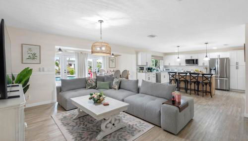 Brand New Saltwater Pool! - Waterfront Canal - Luxury Home - Foto 3