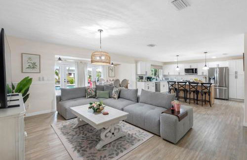 Brand New Saltwater Pool! - Waterfront Canal - Luxury Home - Foto 3