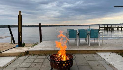 Waterfront Home with Private Beach, Stunning Views - Foto 5