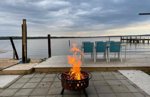 Waterfront Home with Private Beach, Stunning Views - Foto 5