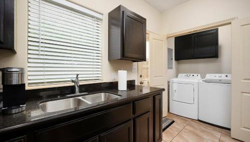 Hummingbird Haven 7 w King bed free parking Patio - Foto 5