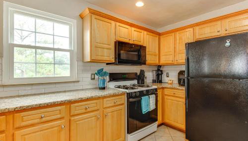 Walk to East Beach Apt with Outdoor Space - Foto 5