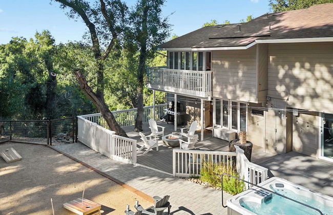 Hidden Oaks Farmhouse by Avantstay Hot Tub, Deck - Foto 45