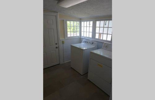 Renovated 1928 bungalow on a former asylum campus - Foto 3