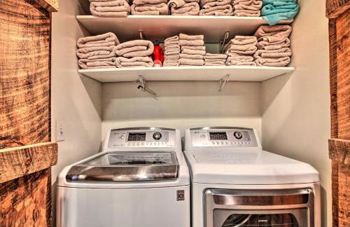 Retreat with Lake Access and Private Boat Dock! - Foto 26