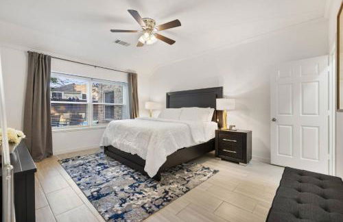 New Luxury Getaway - Two King Beds, Heated Pool, Outdoor Grill & 1Gbps Wifi - Photo 9