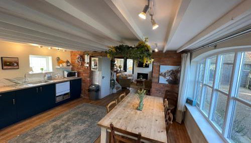 Luxury homely open-plan Barn with log burner & games room - Foto 4