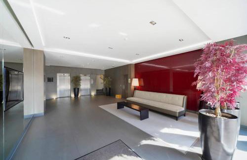 One bedroom apartment with balcony and concierge , station and shops 2min walk - Foto 18