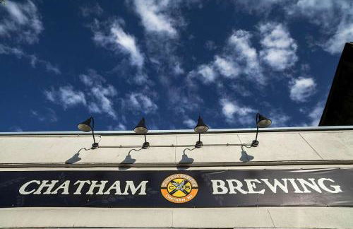 Luxury 4BR in Hudson Valley on a 8 Acre Estate - Hot Tub, Large Firepit, Oversized 38 Ft Deck! - Foto 42